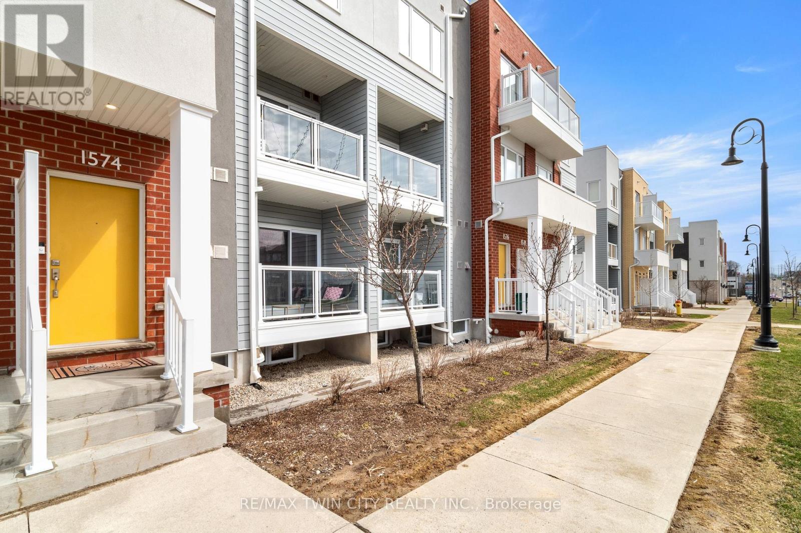 1574 Fischer Hallman Road, Kitchener, Ontario  N2R 0R7 - Photo 3 - X12994662