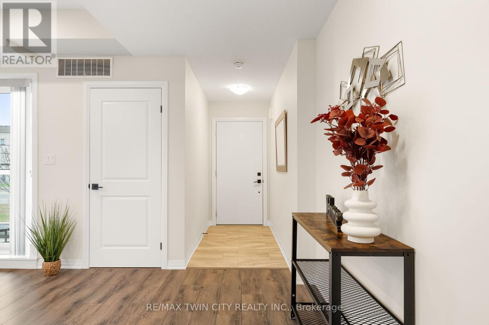 1574 Fischer Hallman Road, Kitchener, Ontario  N2R 0R7 - Photo 7 - X12994662