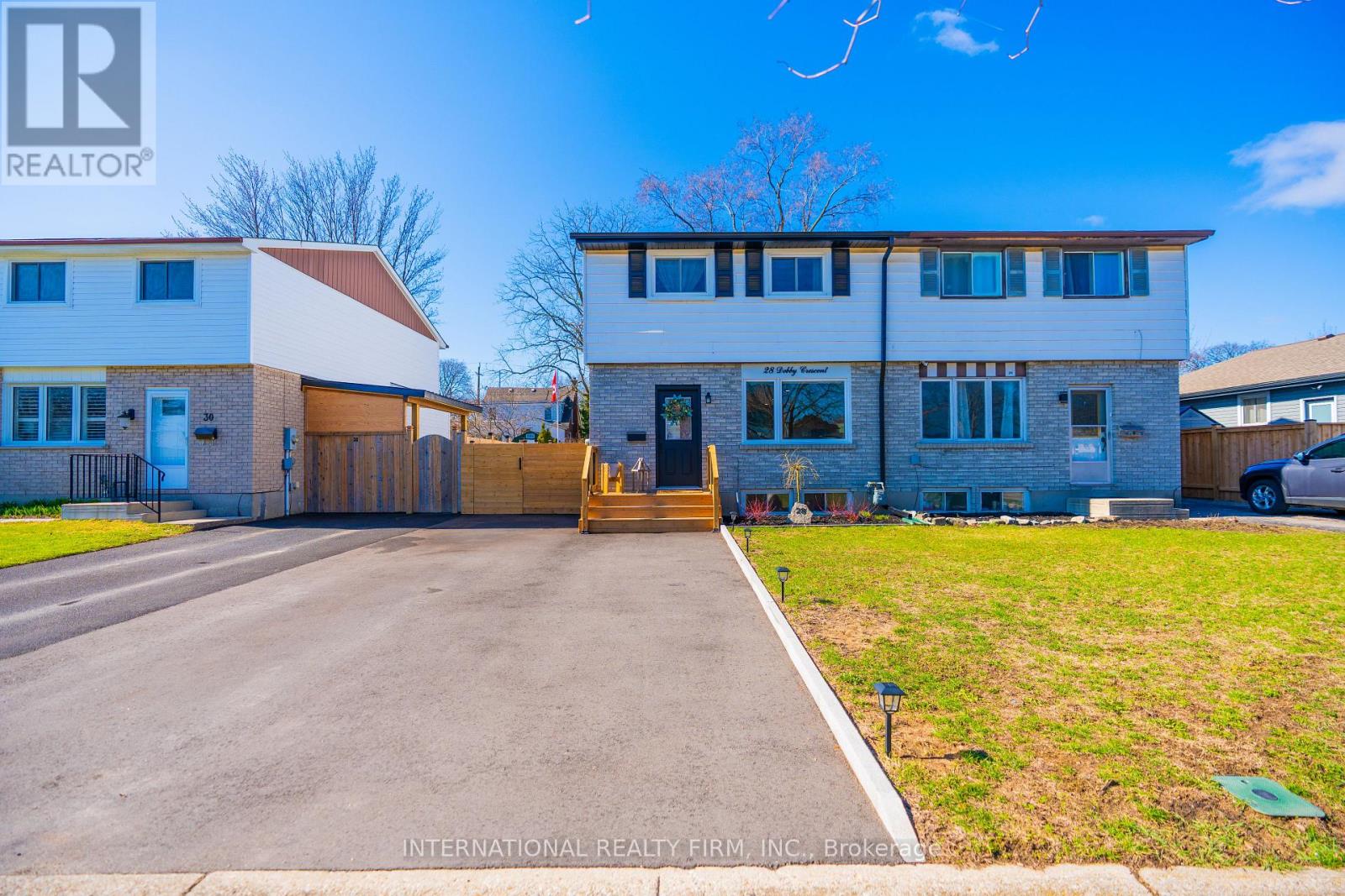 28 DEBBY CRESCENT, Brantford, Ontario