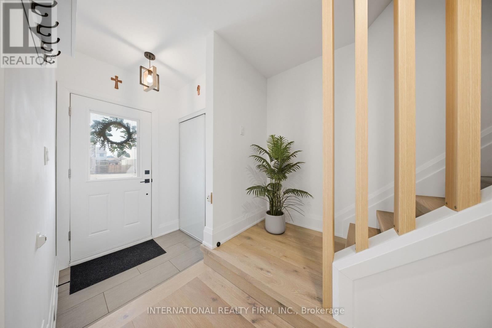 28 Debby Crescent, Brantford, Ontario  N3R 7A4 - Photo 3 - X12994692