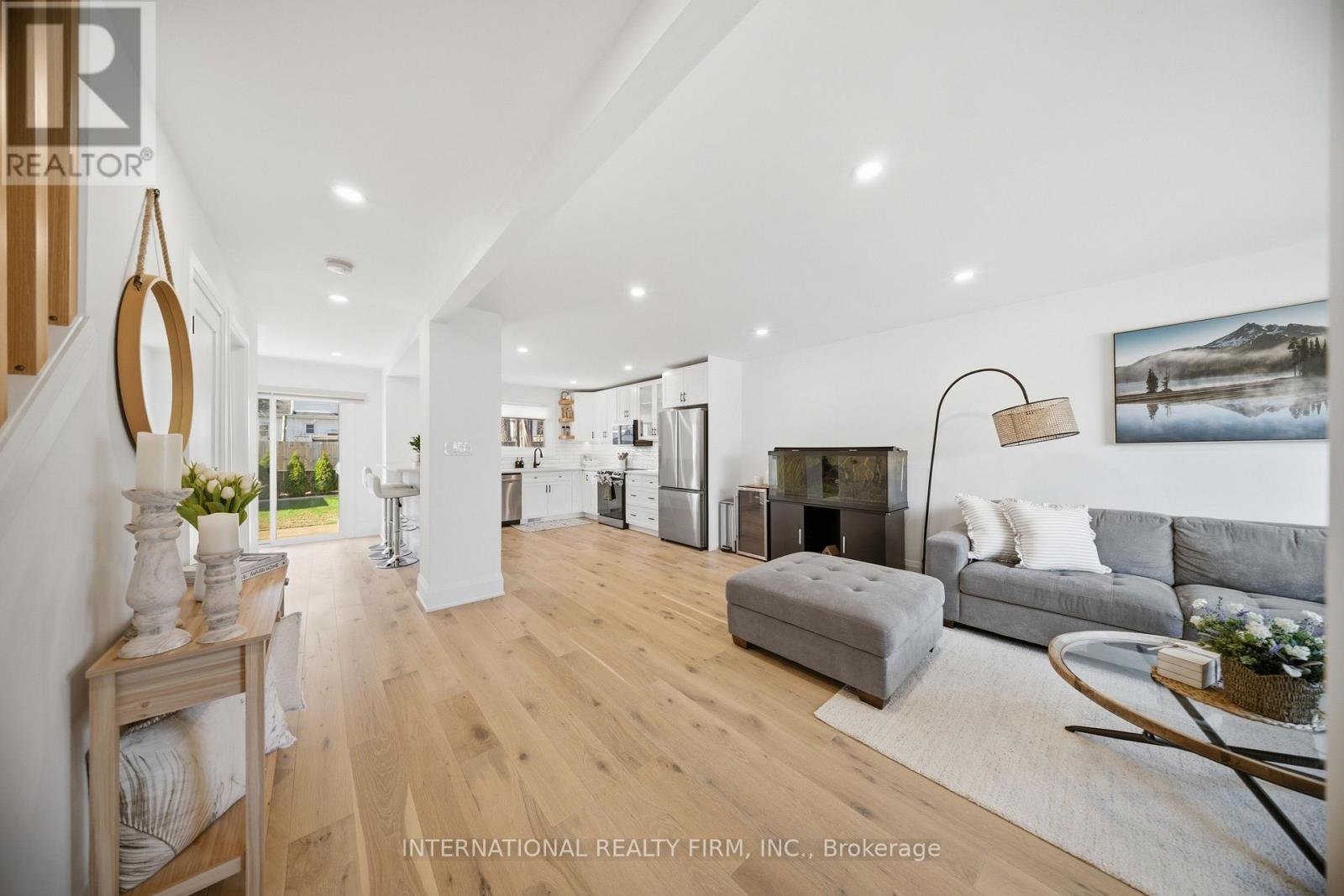 28 Debby Crescent, Brantford, Ontario  N3R 7A4 - Photo 4 - X12994692