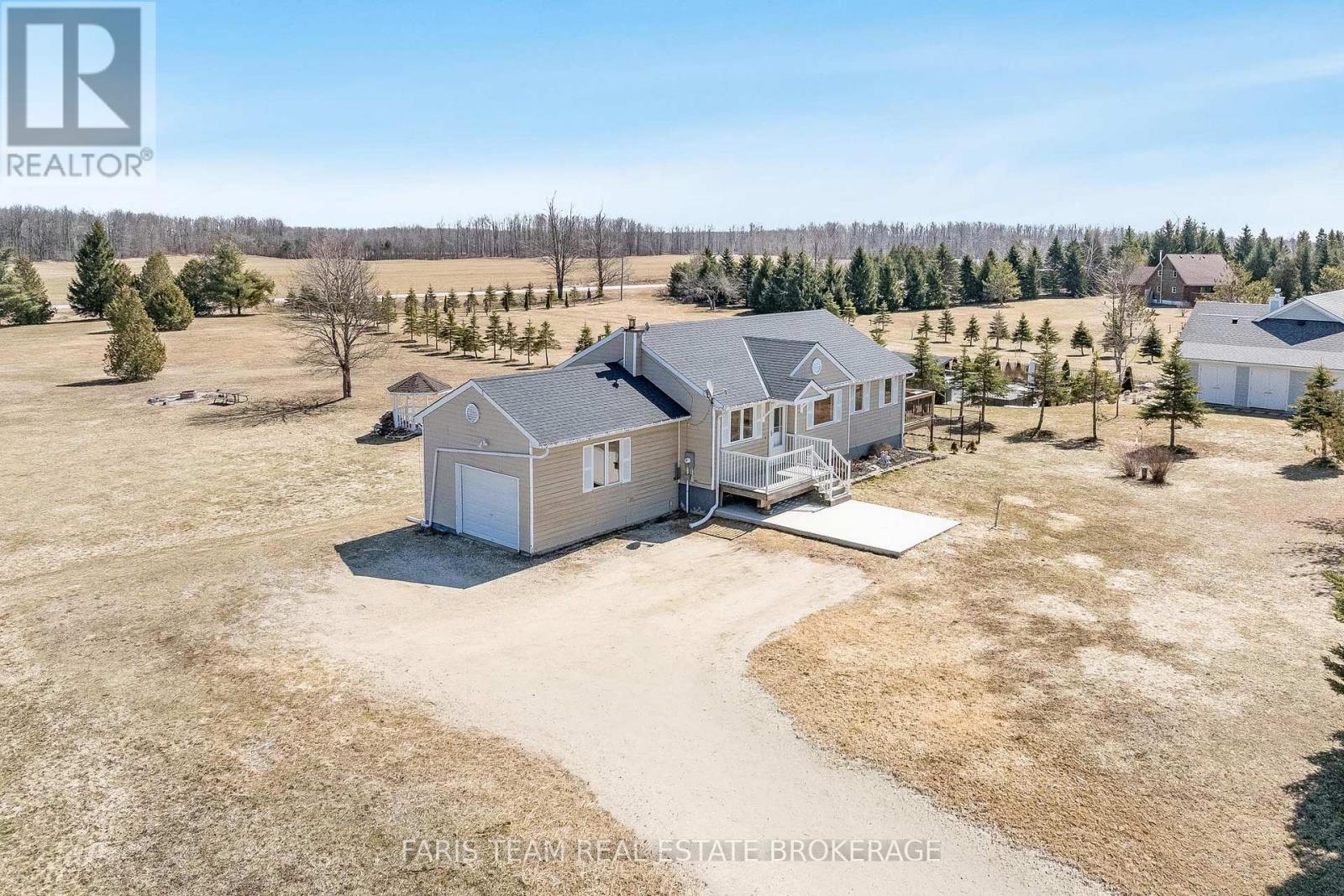 157 Brewster Lake Road, Grey Highlands, Ontario N0C 1M0 - Photo 2 - X12994786