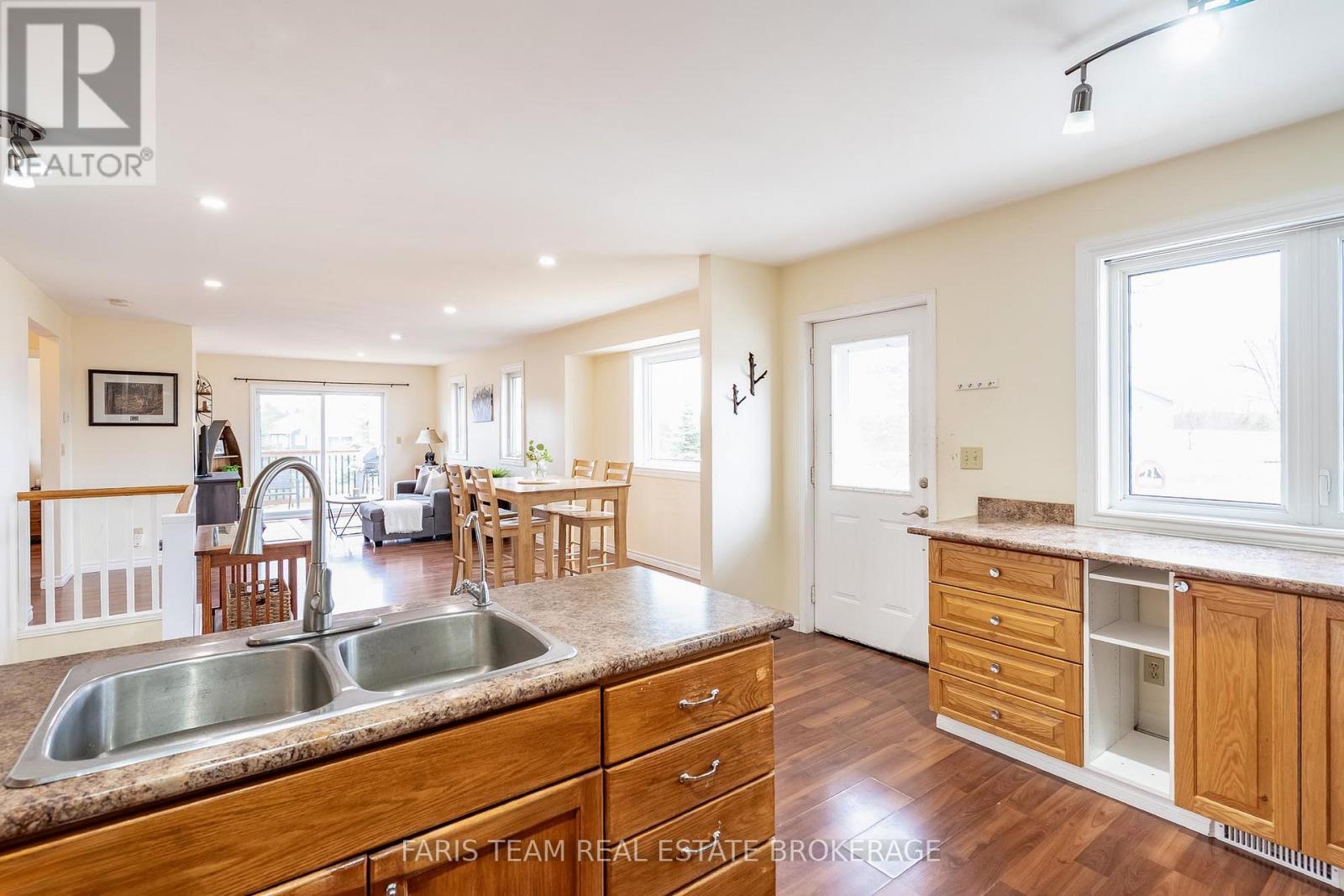 157 Brewster Lake Road, Grey Highlands, Ontario N0C 1M0 - Photo 7 - X12994786