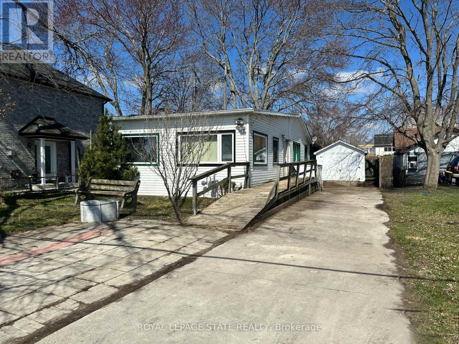 2483 NORTH SHORE DRIVE, Haldimand, Ontario