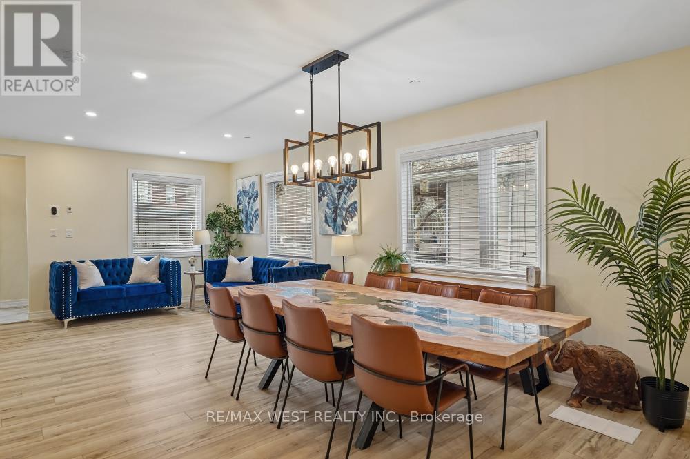 201 Rhodes Avenue, Toronto, Ontario  M4L 3A2 - Photo 6 - E12979642