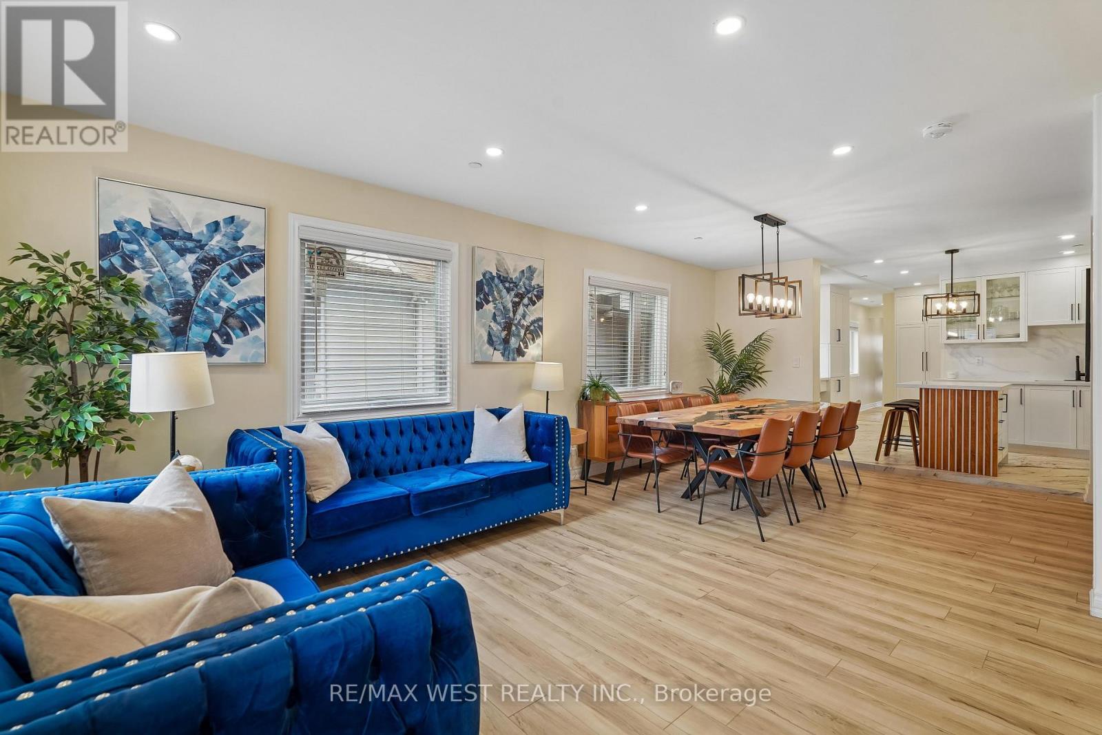 201 Rhodes Avenue, Toronto, Ontario  M4L 3A2 - Photo 4 - E12979642