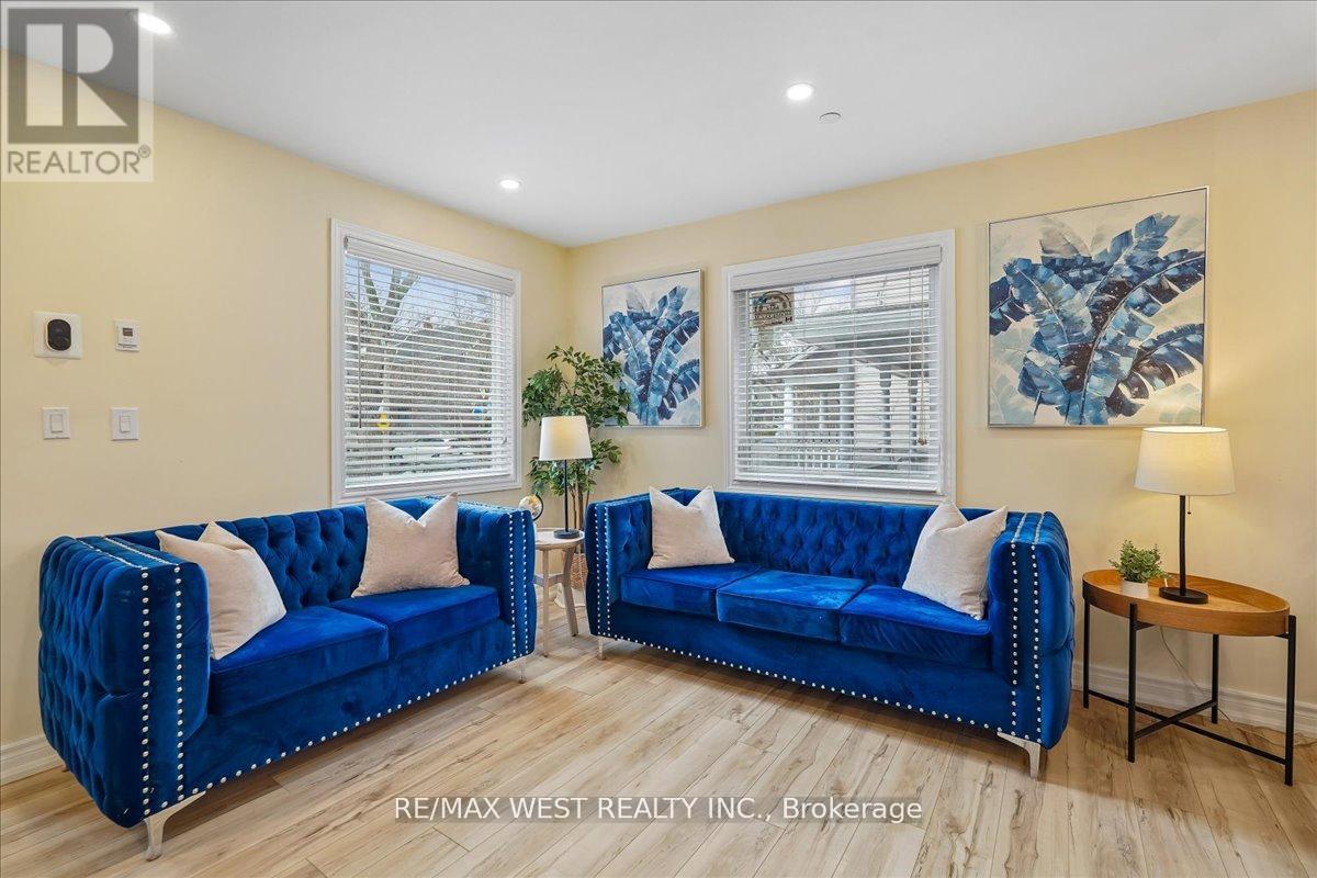 201 Rhodes Avenue, Toronto, Ontario  M4L 3A2 - Photo 7 - E12979642