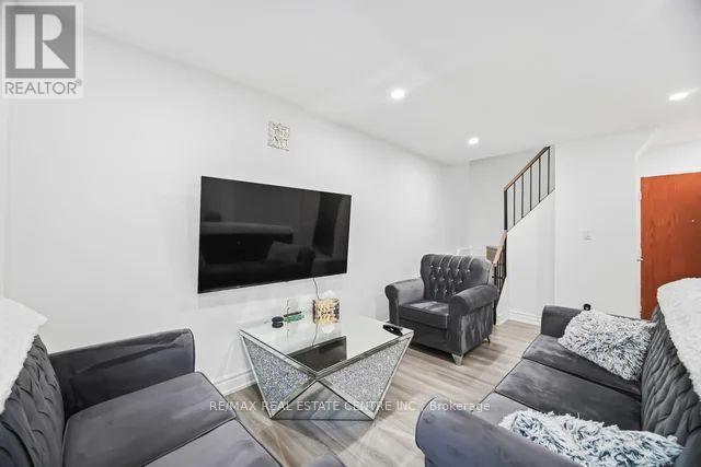 255 - 10 Eddystone Avenue, Toronto, Ontario  M3N 2T2 - Photo 5 - W12928060