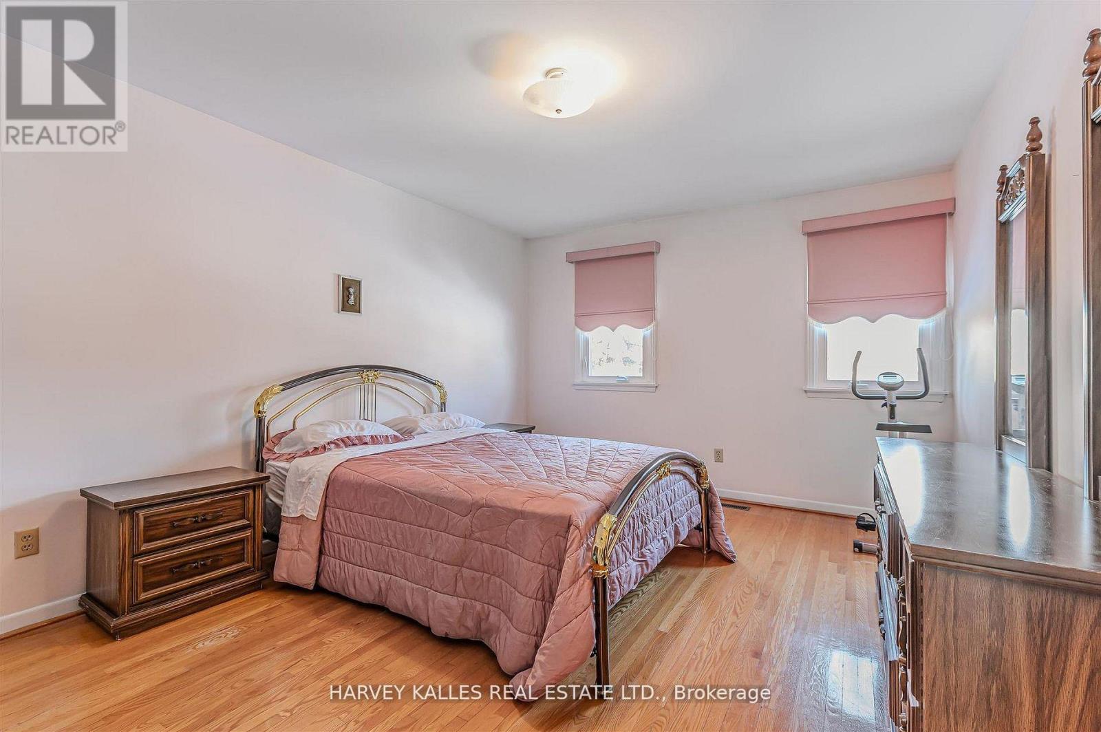 274 Mcgill Street, Mississauga, Ontario  L5A 1V4 - Photo 25 - W12989540