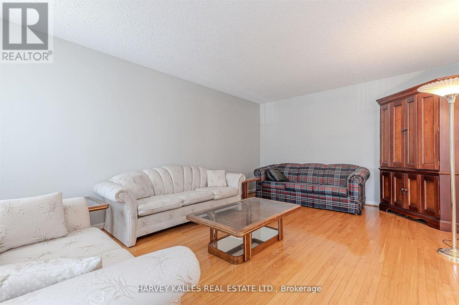 274 Mcgill Street, Mississauga, Ontario  L5A 1V4 - Photo 4 - W12989540