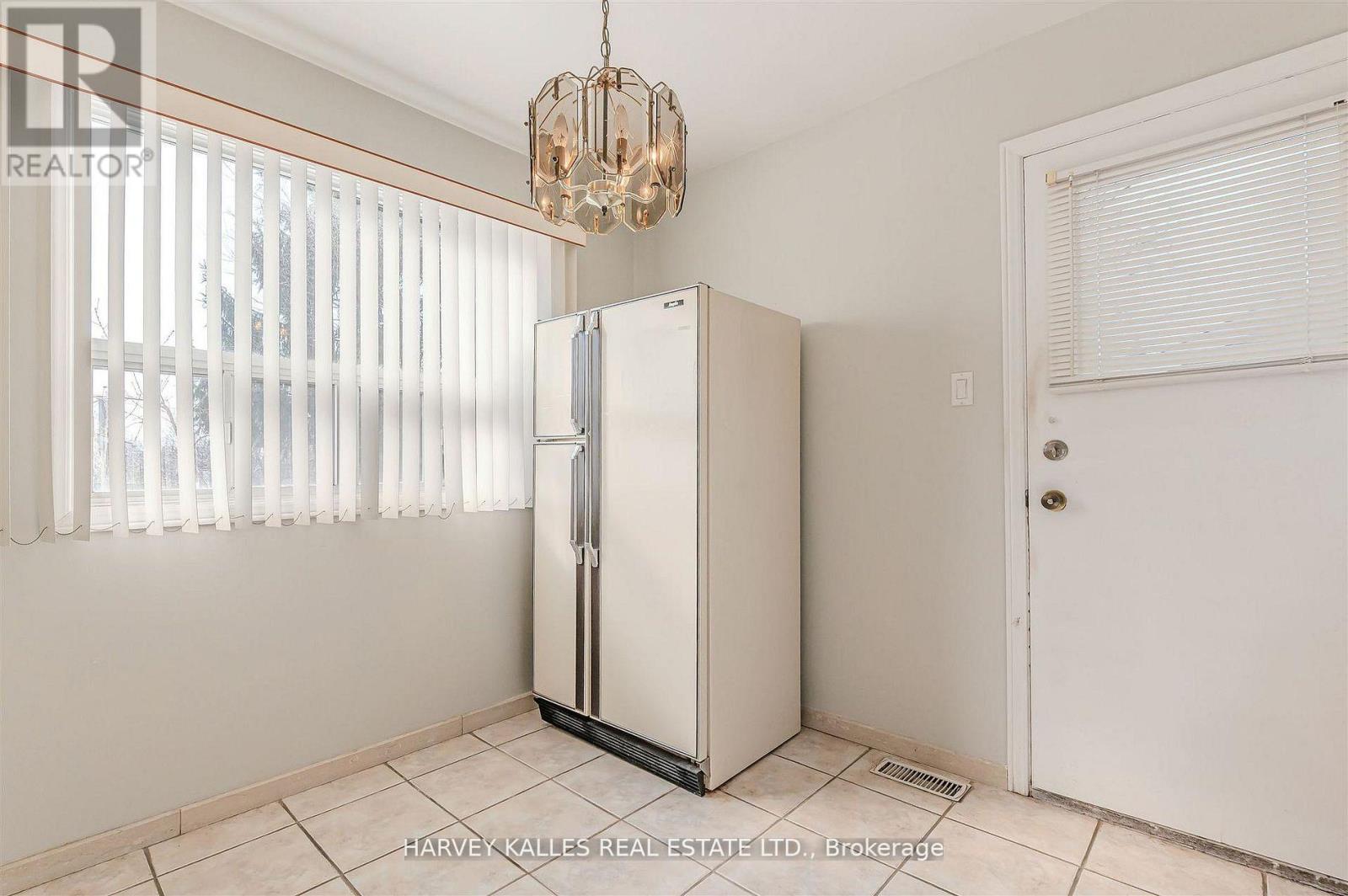 274 Mcgill Street, Mississauga, Ontario  L5A 1V4 - Photo 16 - W12989540