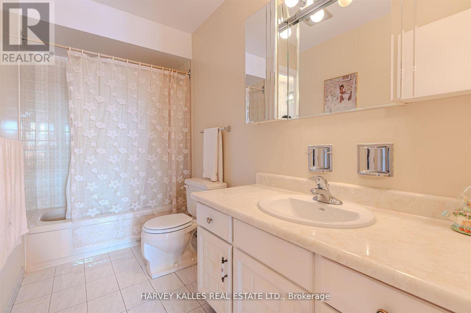 274 Mcgill Street, Mississauga, Ontario  L5A 1V4 - Photo 29 - W12989540