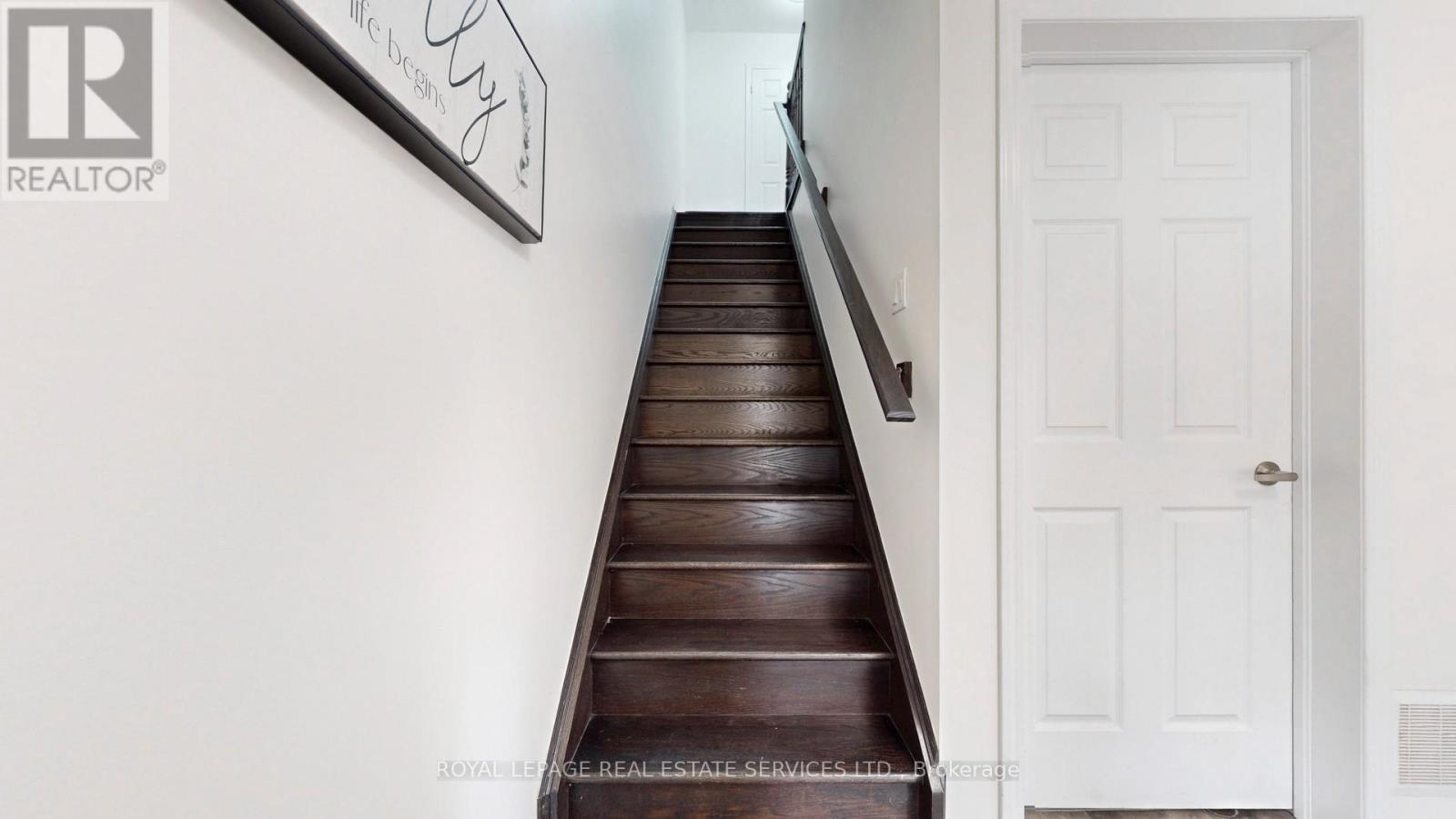 918 Nadalin Heights, Milton, Ontario  L9T 8R1 - Photo 5 - W12994648