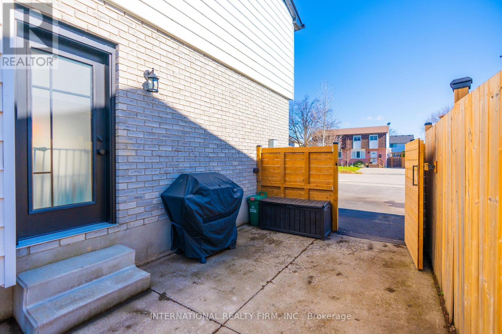 28 Debby Crescent, Brantford, Ontario  N3R 7A4 - Photo 24 - X12994692