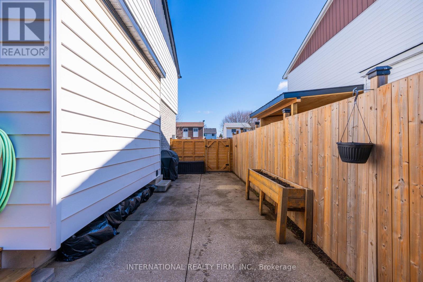 28 Debby Crescent, Brantford, Ontario  N3R 7A4 - Photo 27 - X12994692