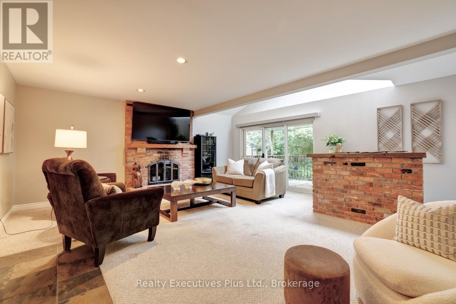 322 Pine Avenue, Oakville, Ontario  L6J 2J9 - Photo 11 - W12994980