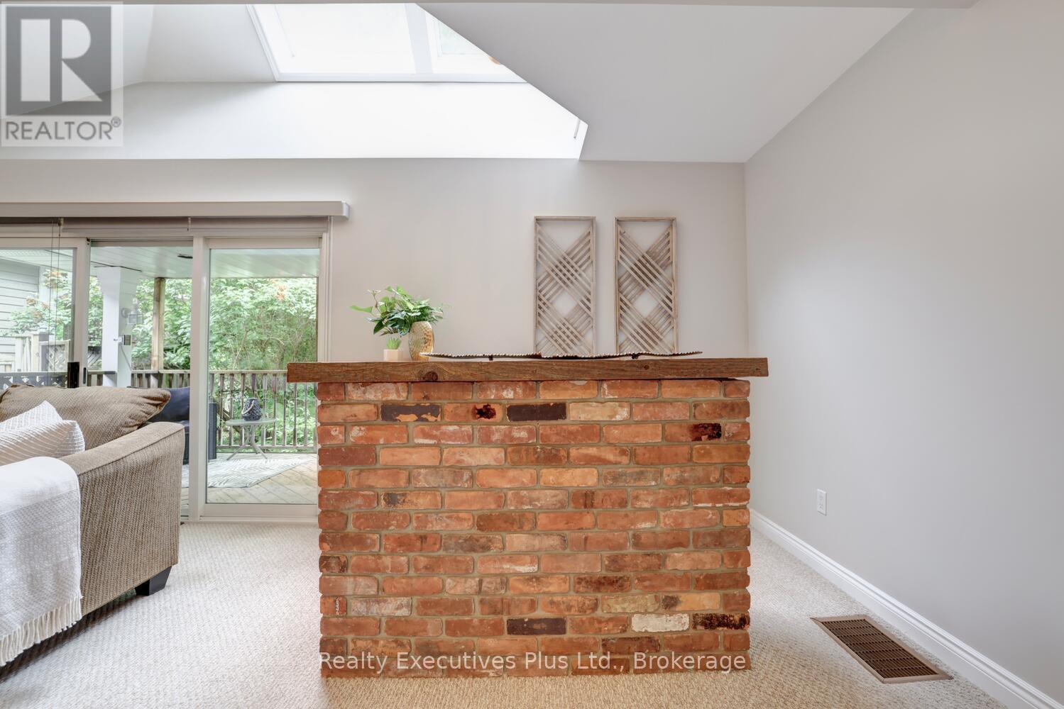 322 Pine Avenue, Oakville, Ontario  L6J 2J9 - Photo 12 - W12994980