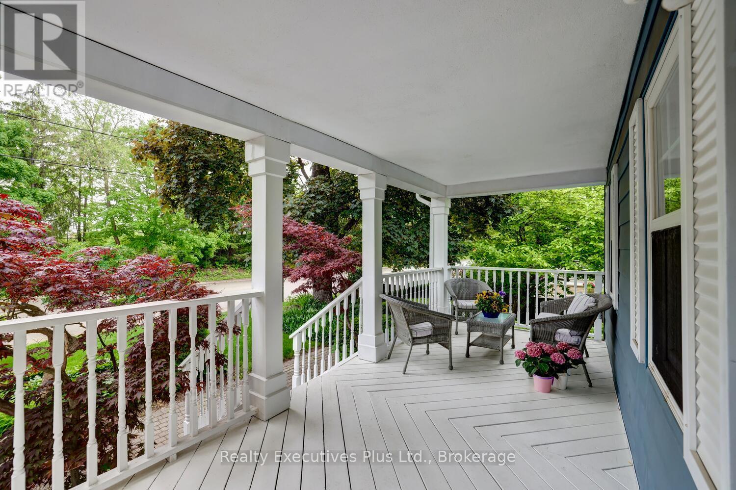 322 Pine Avenue, Oakville, Ontario  L6J 2J9 - Photo 3 - W12994980