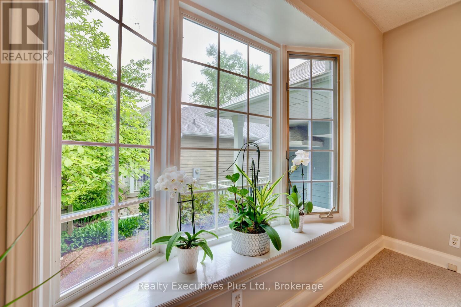 322 Pine Avenue, Oakville, Ontario  L6J 2J9 - Photo 7 - W12994980