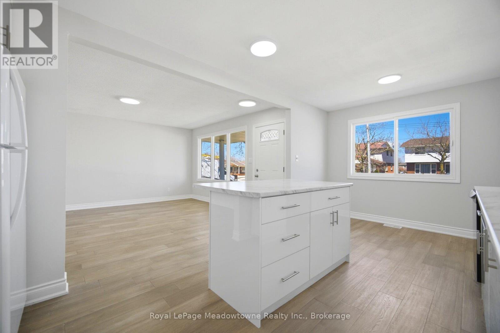 680 Raglan Street, Minto, Ontario  N0G 2P0 - Photo 10 - X12994952