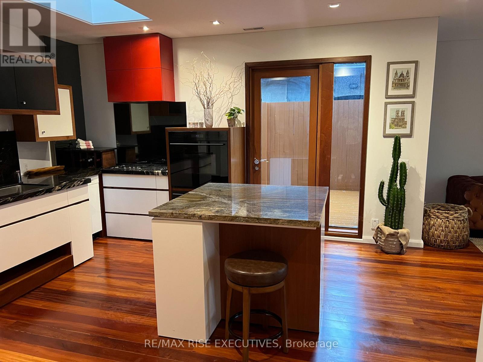 32 Regal Road, Toronto, Ontario  M6H 2J7 - Photo 10 - C12995066