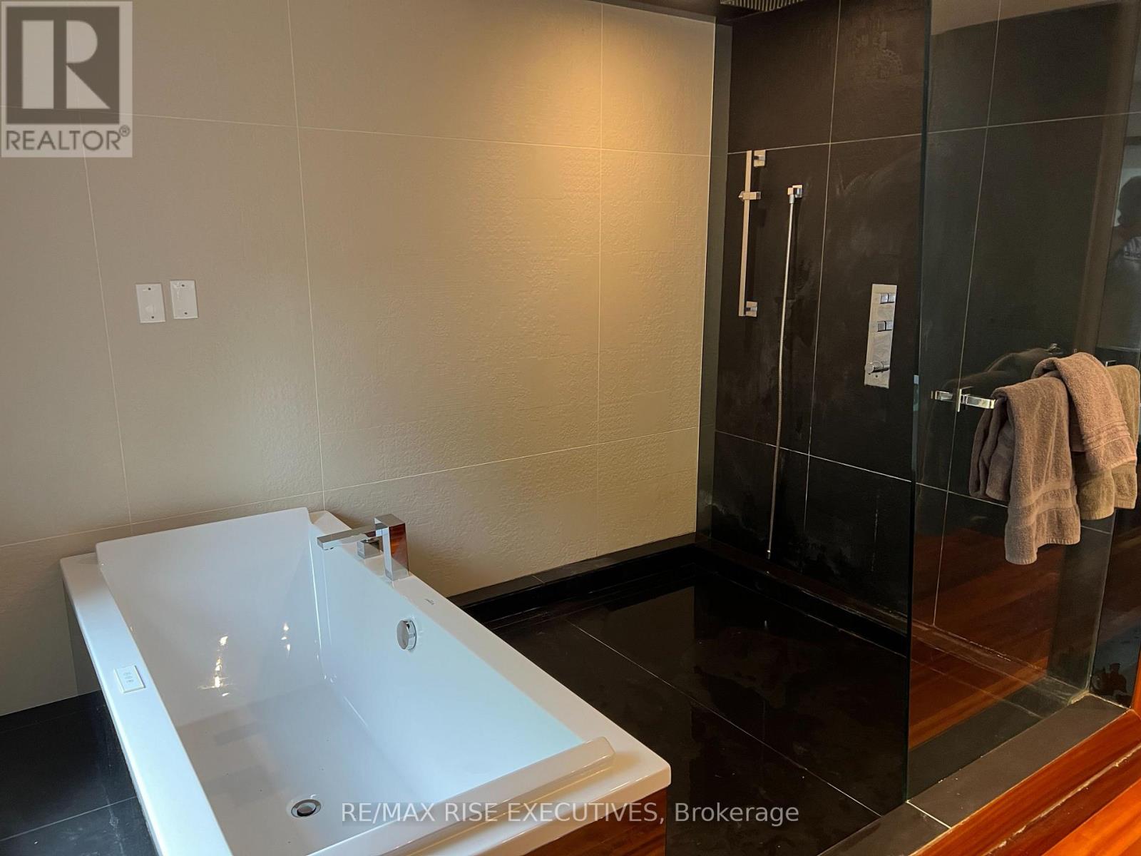 32 Regal Road, Toronto, Ontario  M6H 2J7 - Photo 16 - C12995066