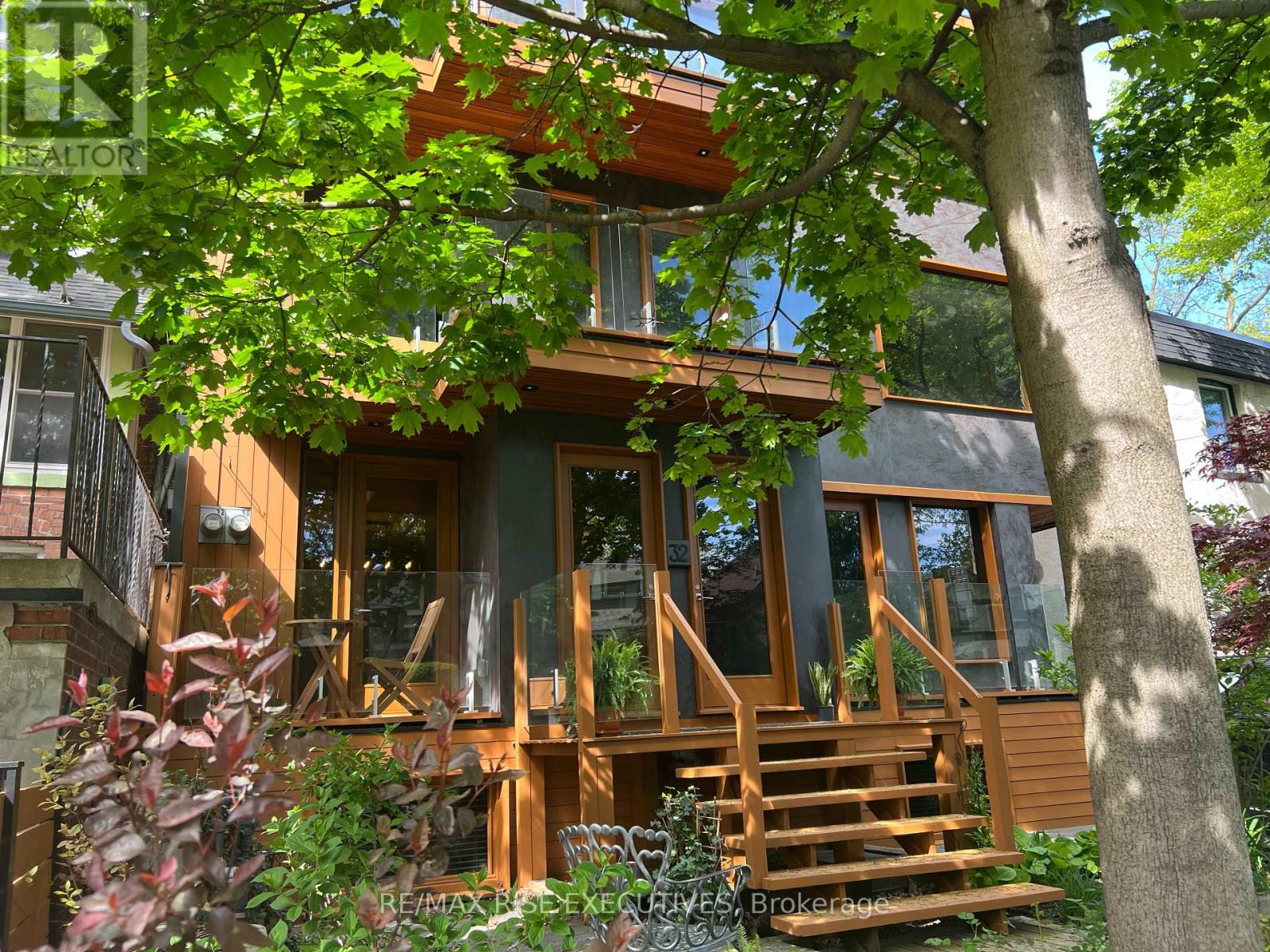 32 Regal Road, Toronto, Ontario  M6H 2J7 - Photo 2 - C12995066