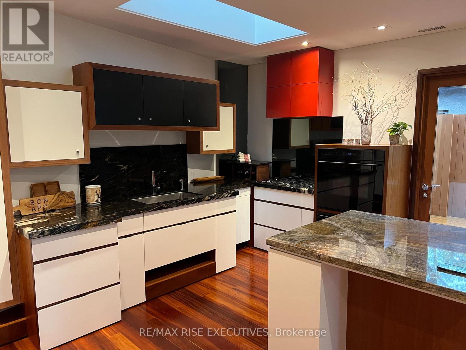 32 Regal Road, Toronto, Ontario  M6H 2J7 - Photo 8 - C12995066