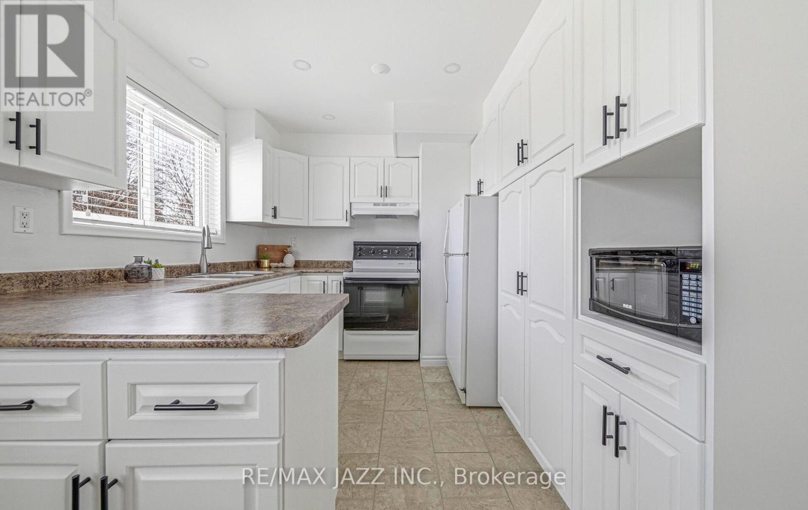 1367 Garvolin Avenue, Pickering, Ontario L1W 1J5 - Photo 11 - E12994990