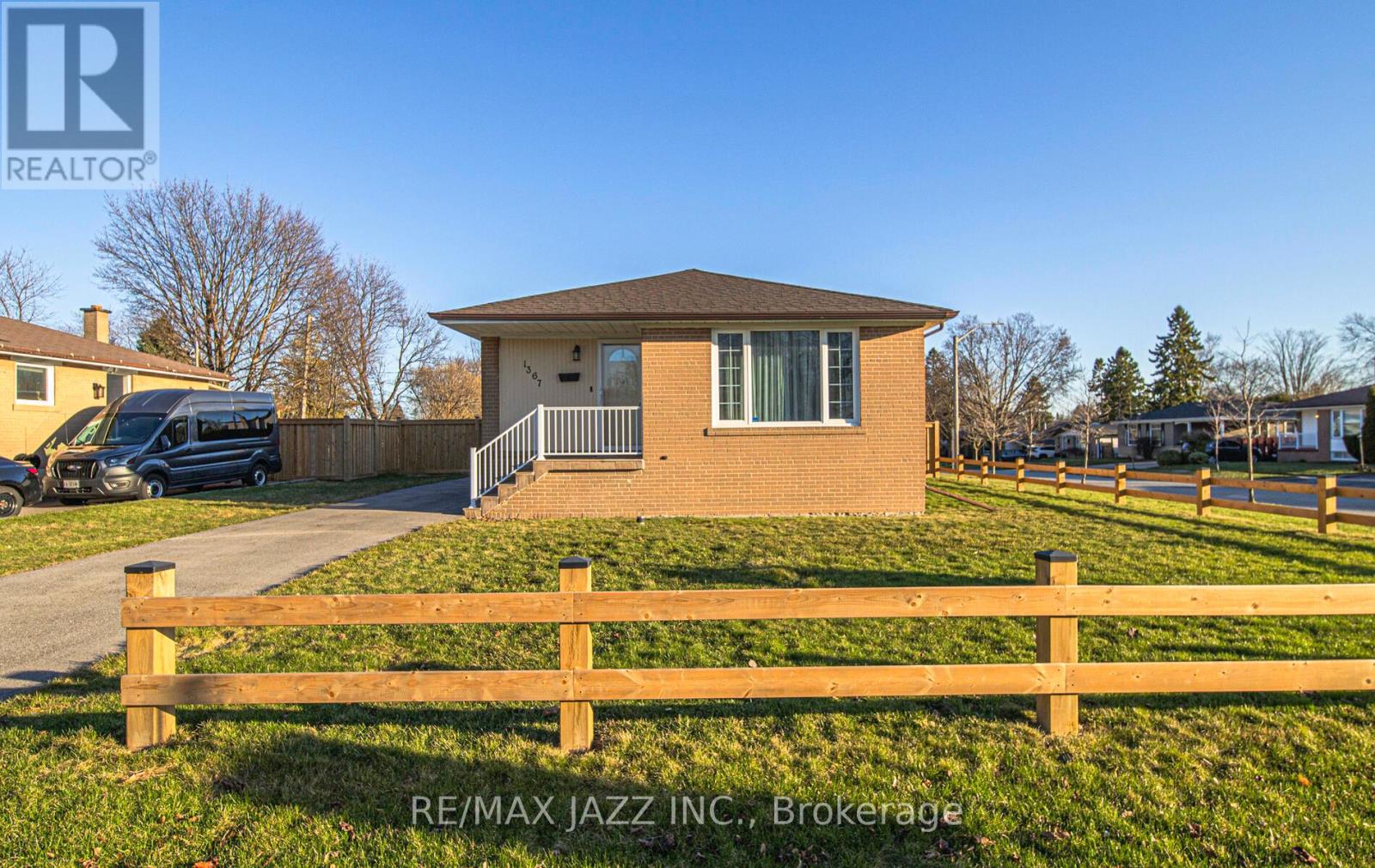 1367 Garvolin Avenue, Pickering, Ontario L1W 1J5 - Photo 3 - E12994990