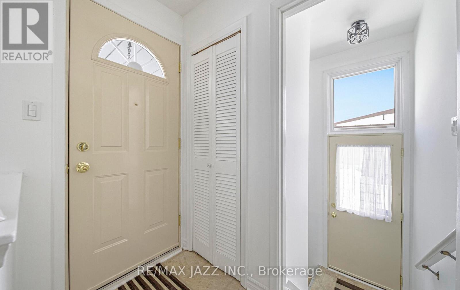 1367 Garvolin Avenue, Pickering, Ontario L1W 1J5 - Photo 5 - E12994990