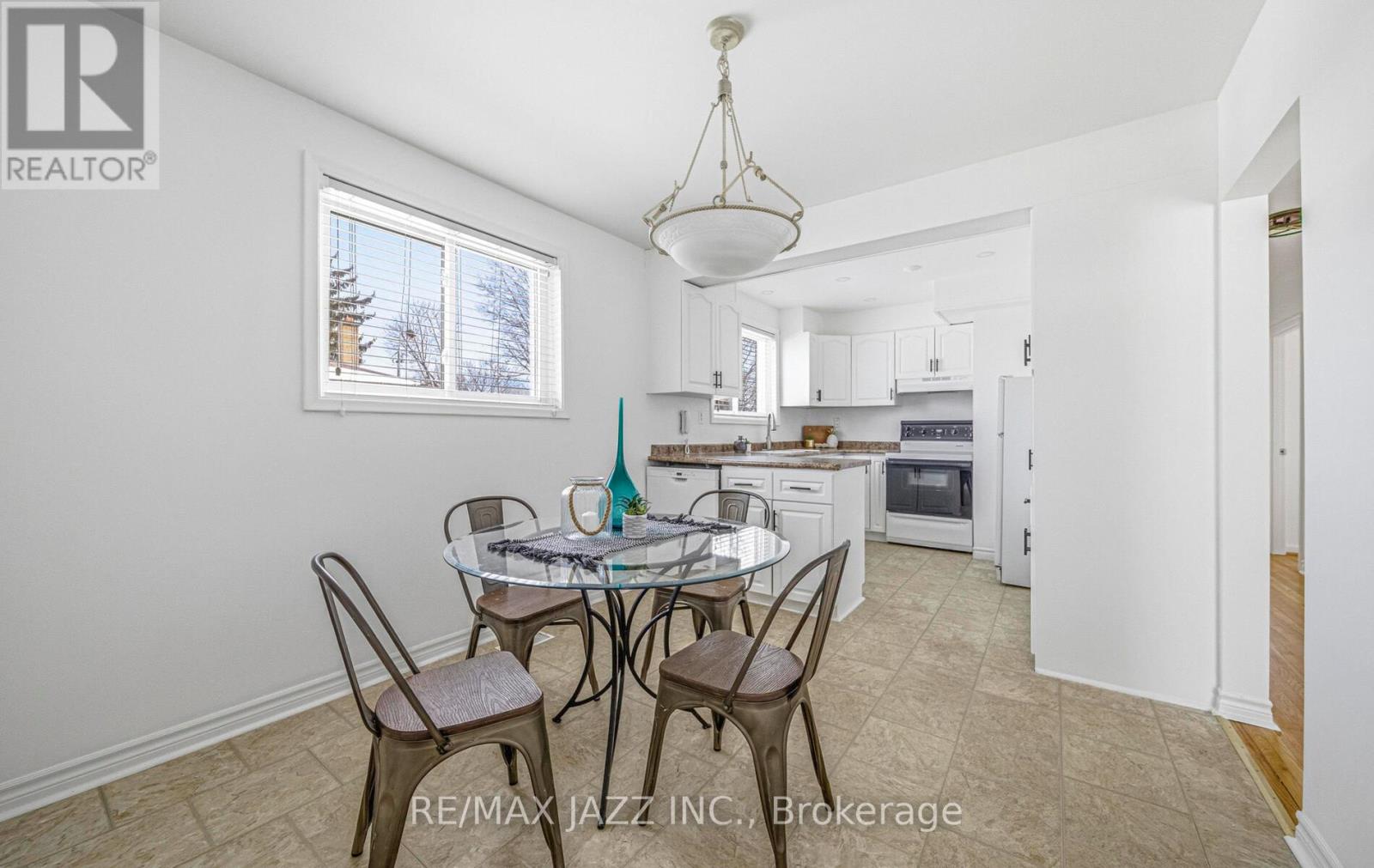 1367 Garvolin Avenue, Pickering, Ontario L1W 1J5 - Photo 9 - E12994990