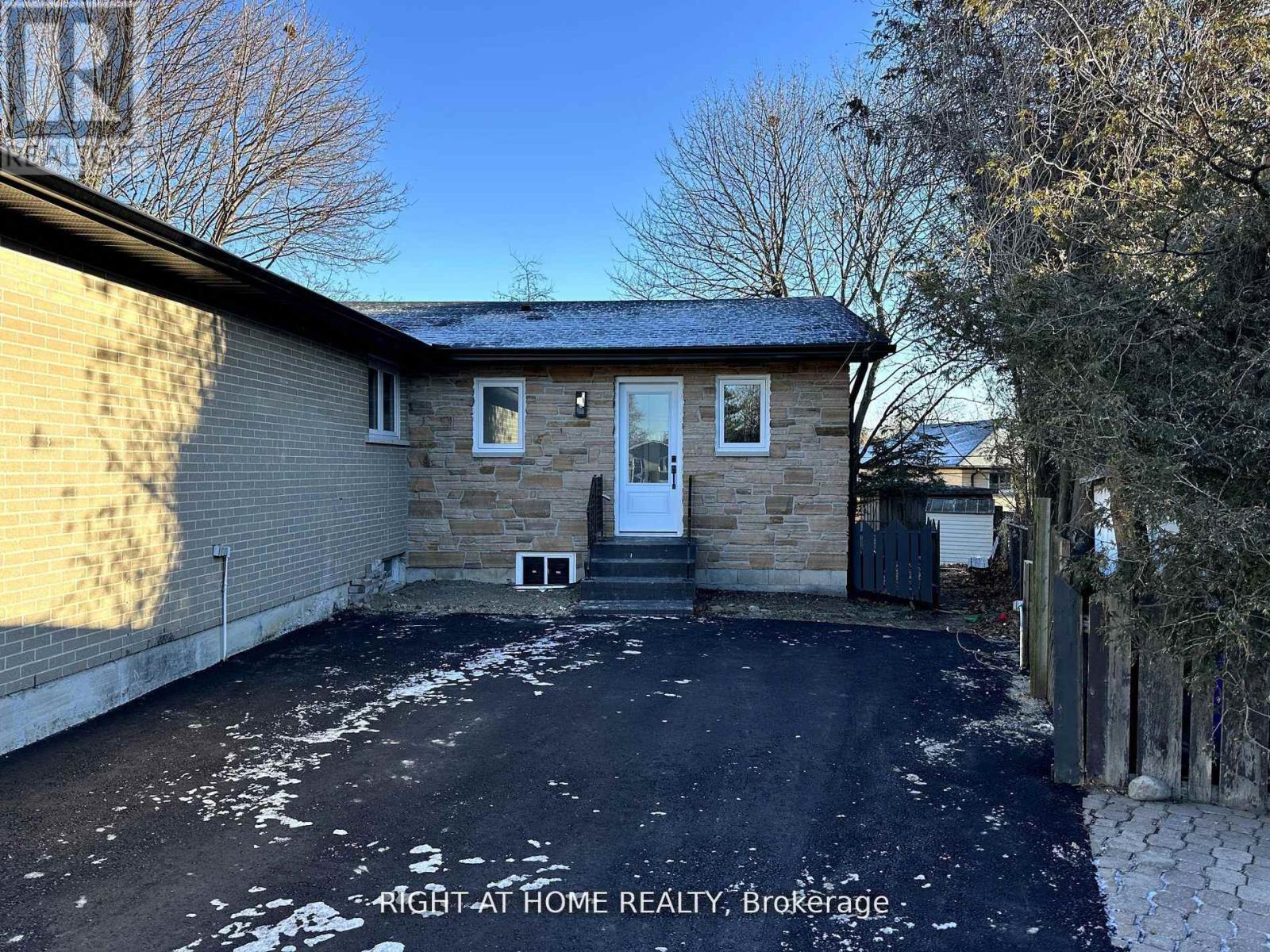 809 Helen Crescent, Pickering, Ontario  L1W 1V1 - Photo 13 - E12995192