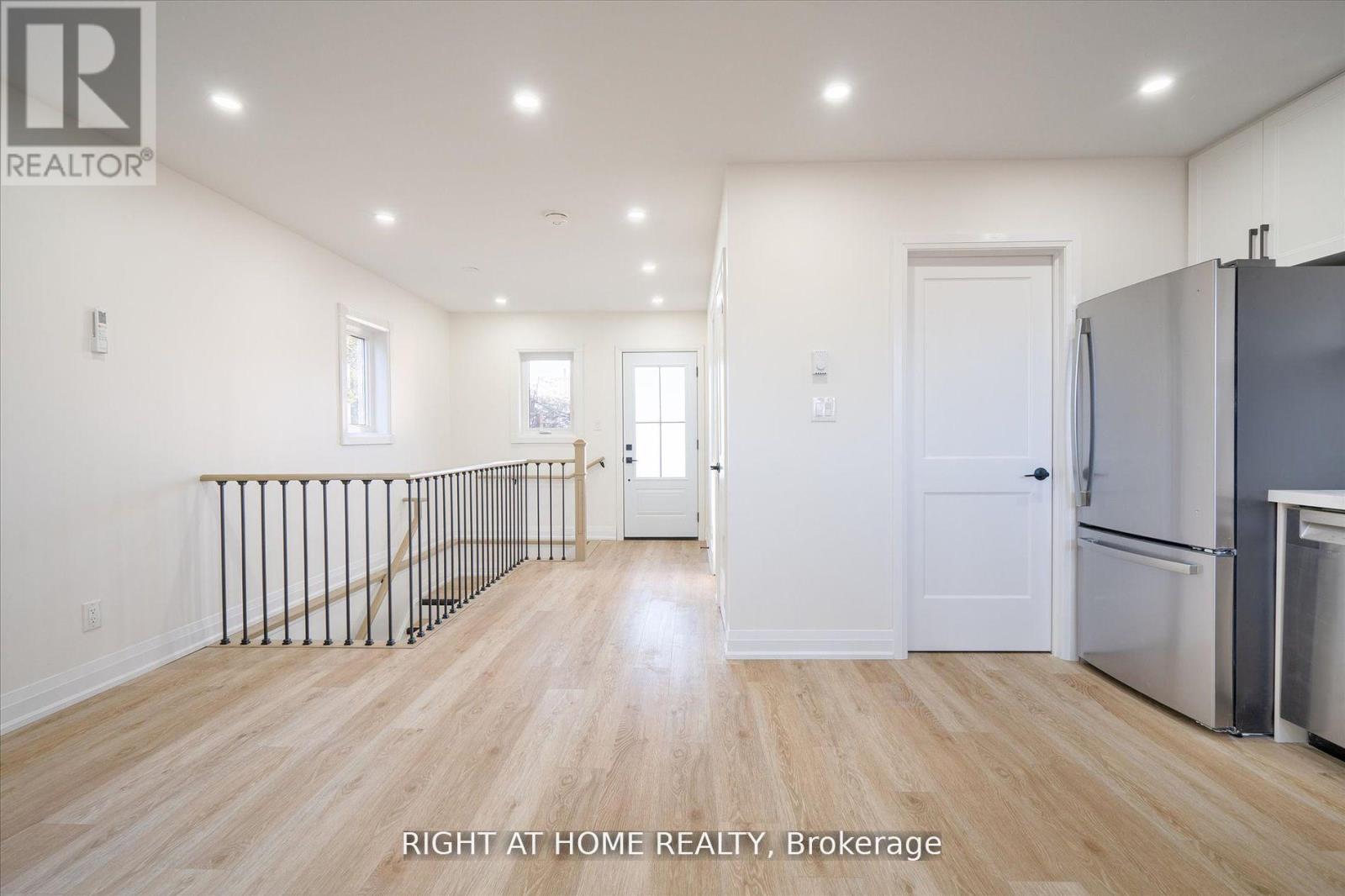 809 Helen Crescent, Pickering, Ontario  L1W 1V1 - Photo 5 - E12995192