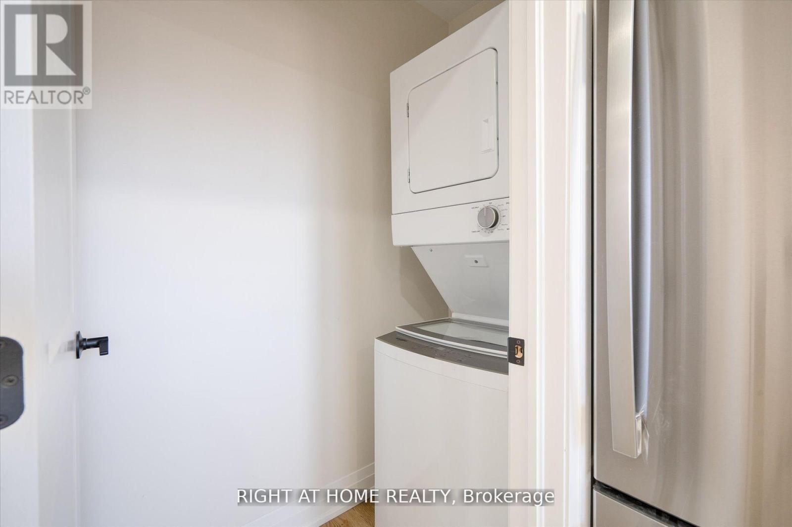 809 Helen Crescent, Pickering, Ontario  L1W 1V1 - Photo 8 - E12995192