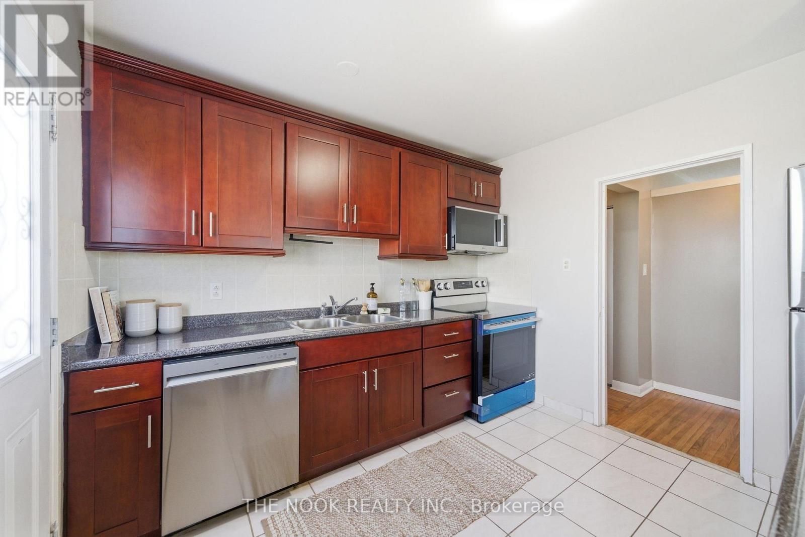 1005 Centre Street N, Whitby, Ontario  L1N 4V4 - Photo 10 - E12995194