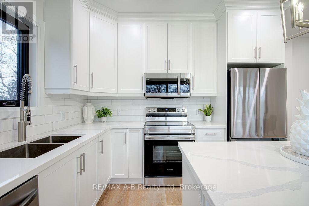 312 Forman Avenue, Stratford, Ontario  N5A 6R7 - Photo 5 - X12994890