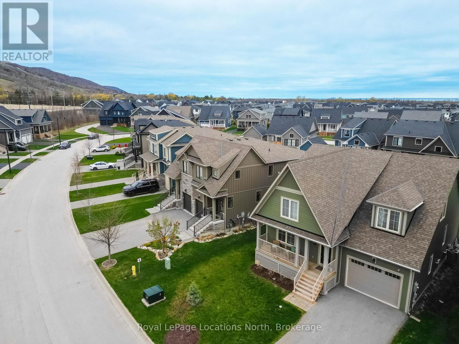 207 Yellow Birch Crescent, Blue Mountains, Ontario  L9Y 0Z3 - Photo 2 - X12995204