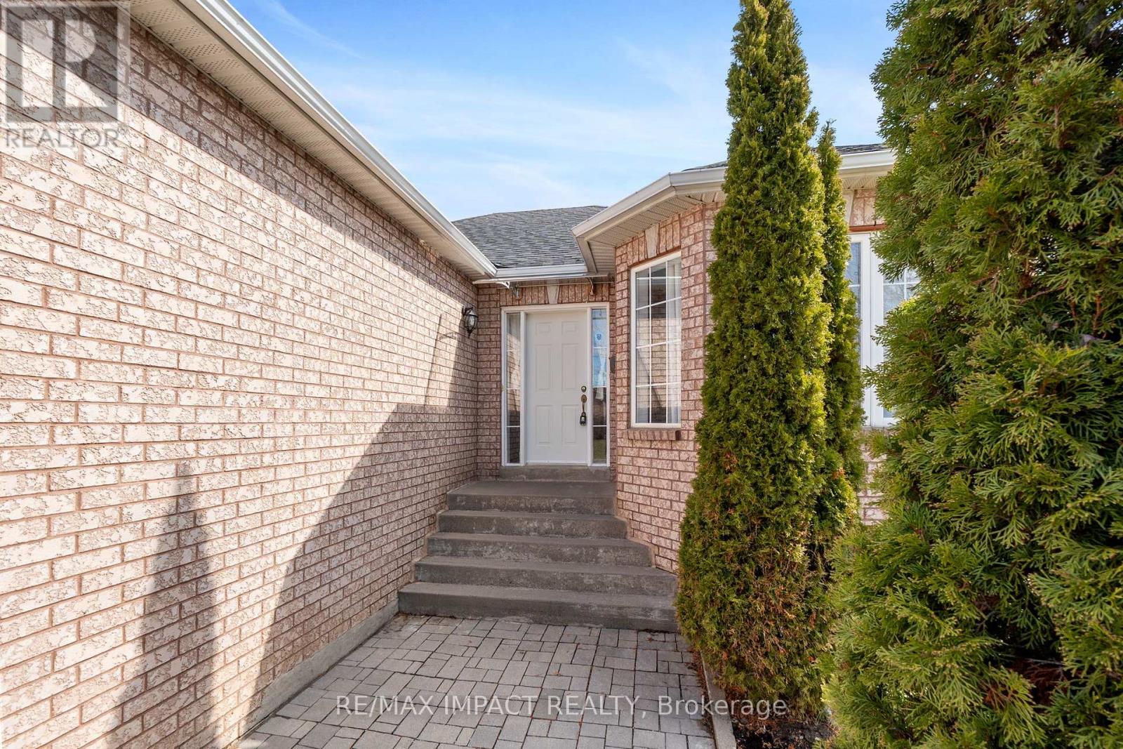 766 Munson Crescent, Cobourg, Ontario  K9A 5N9 - Photo 4 - X12994896