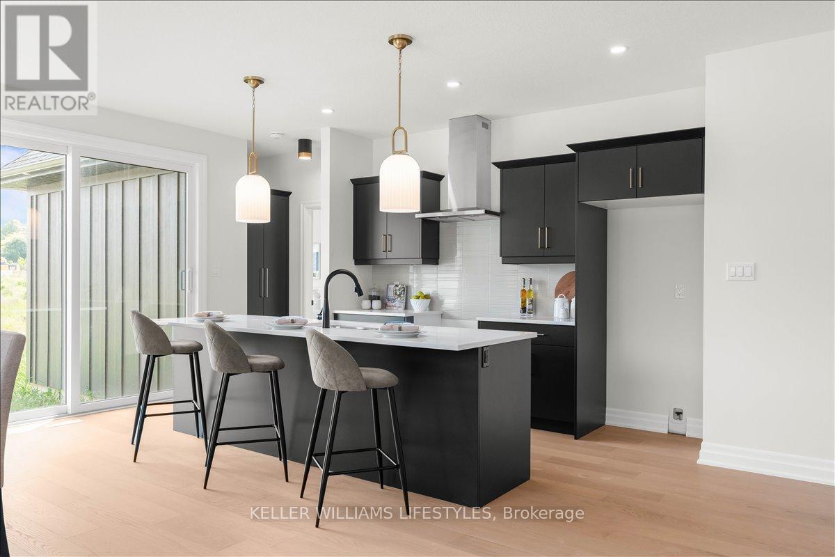 39 East Glen Drive, Lambton Shores, Ontario  N0M 1B0 - Photo 12 - X12994926