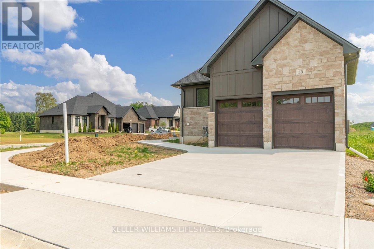 39 East Glen Drive, Lambton Shores, Ontario  N0M 1B0 - Photo 4 - X12994926