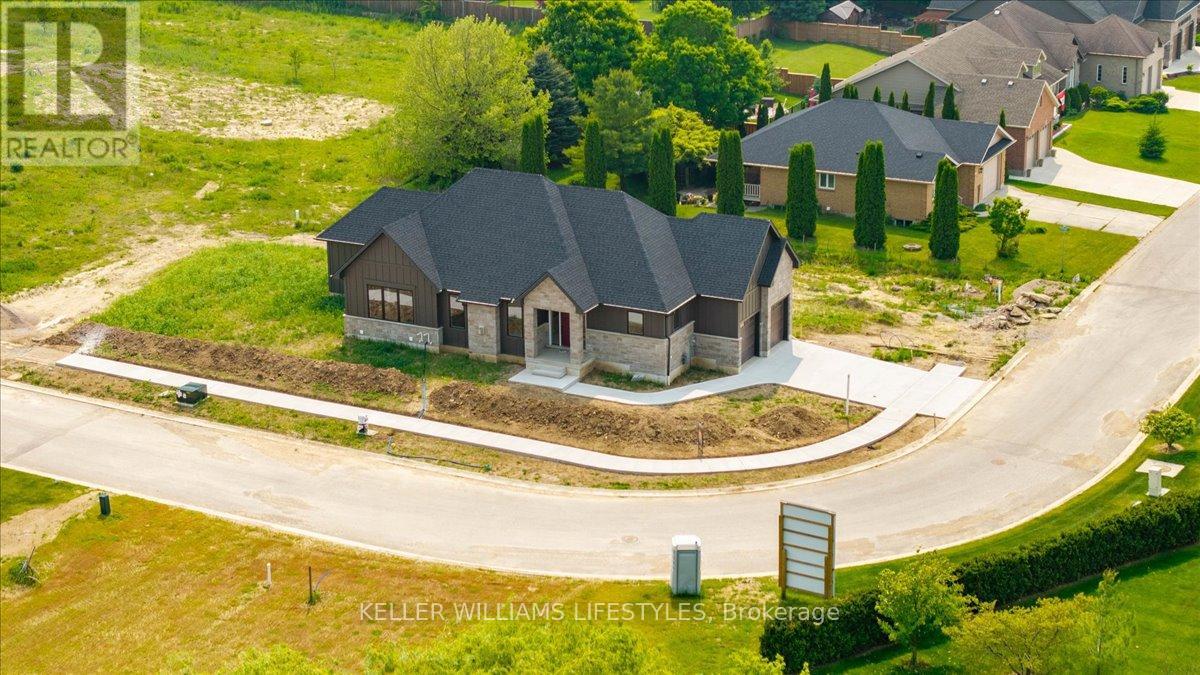 39 East Glen Drive, Lambton Shores, Ontario  N0M 1B0 - Photo 42 - X12994926