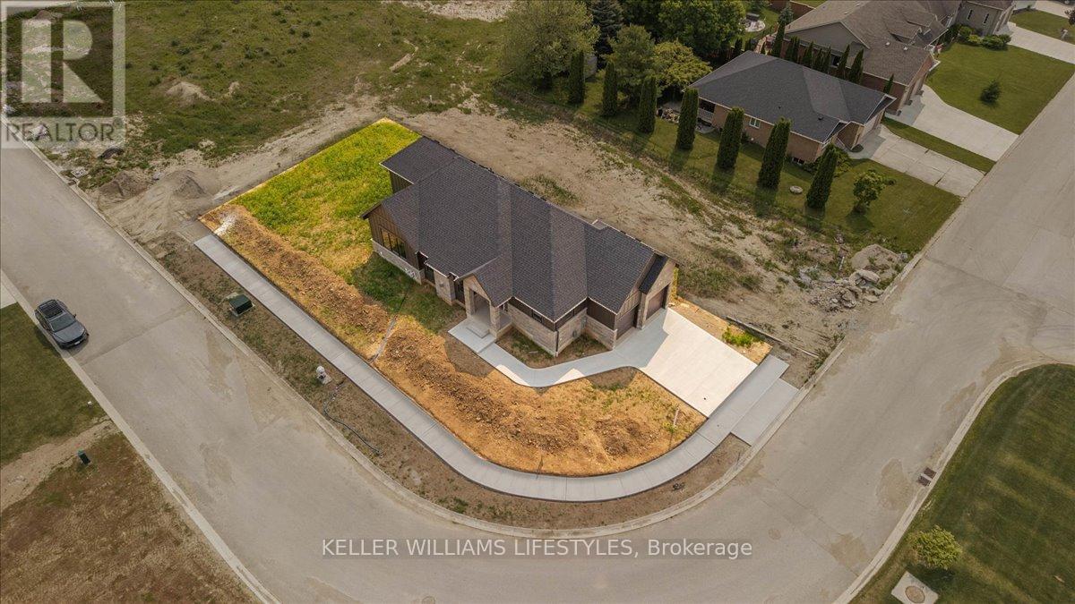 39 East Glen Drive, Lambton Shores, Ontario  N0M 1B0 - Photo 43 - X12994926