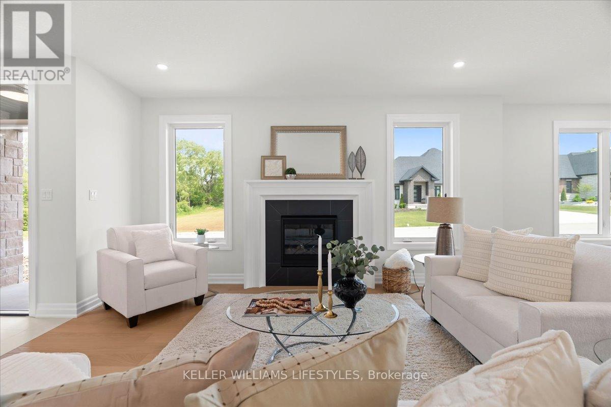 39 East Glen Drive, Lambton Shores, Ontario  N0M 1B0 - Photo 9 - X12994926