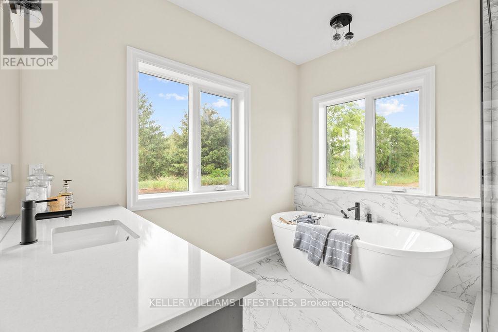 52 East Glen Drive, Lambton Shores, Ontario  N0M 1B0 - Photo 37 - X12994934