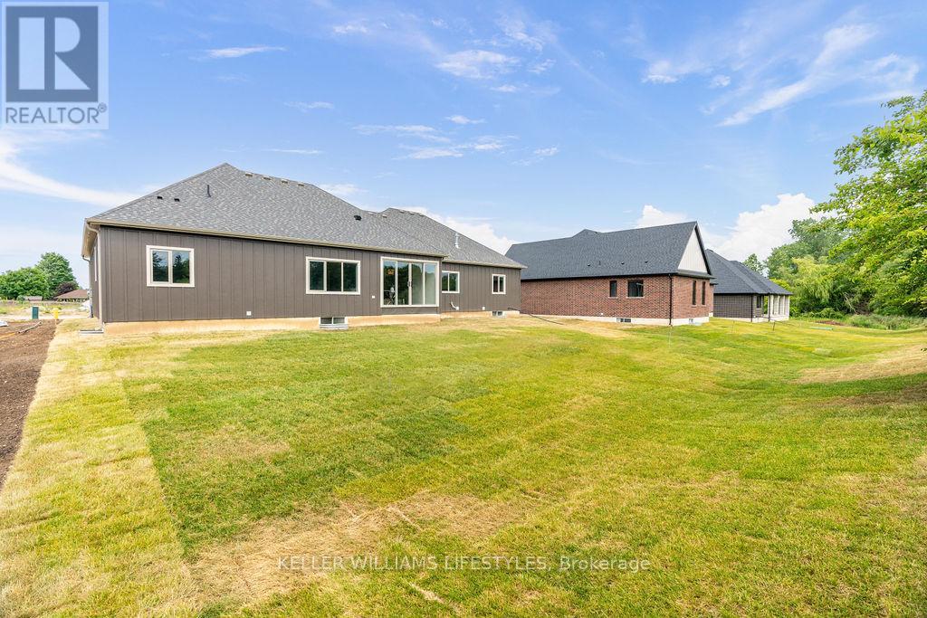 52 East Glen Drive, Lambton Shores, Ontario  N0M 1B0 - Photo 47 - X12994934