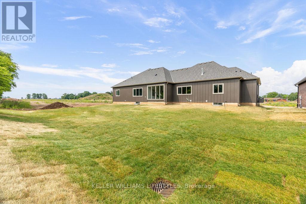 52 East Glen Drive, Lambton Shores, Ontario  N0M 1B0 - Photo 48 - X12994934