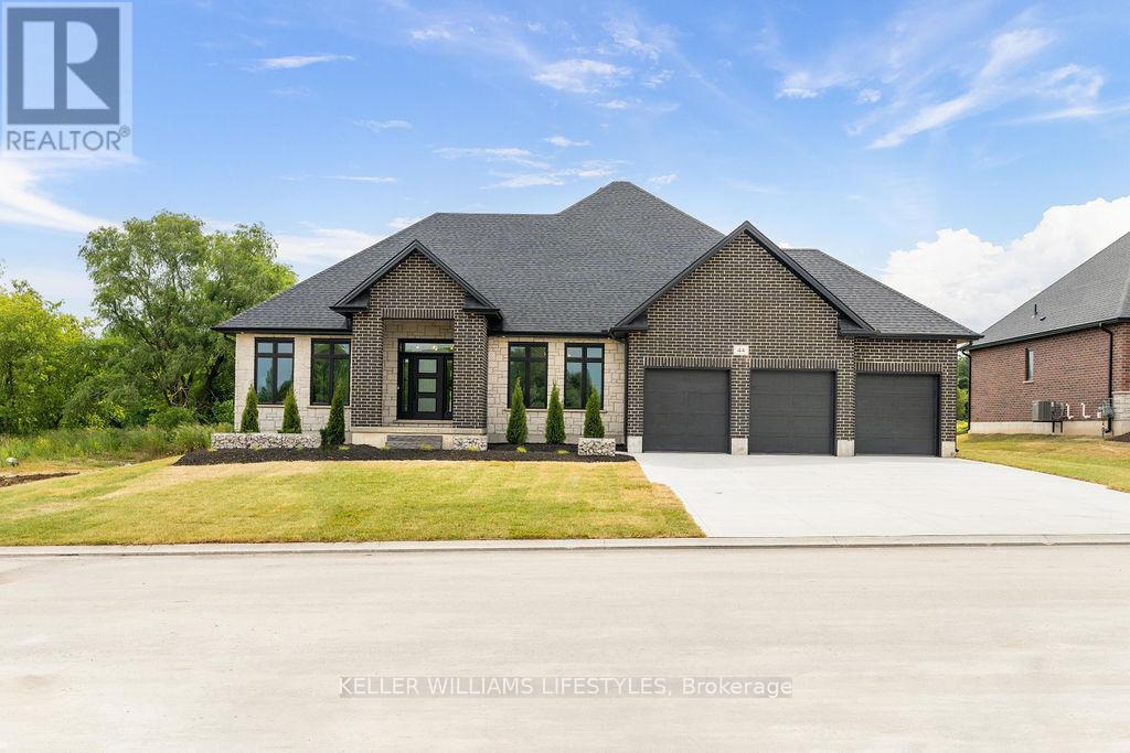 65 East Glen Drive, Lambton Shores, Ontario  N0M 1B0 - Photo 7 - X12994942