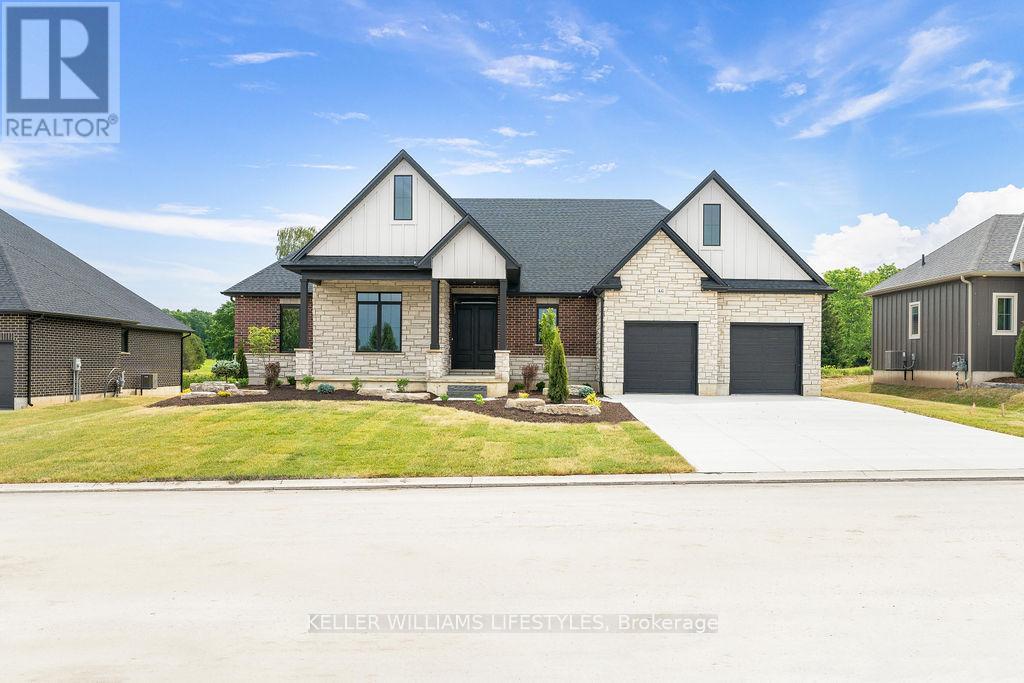 28 Alexander Gate, Lambton Shores, Ontario  N0M 1B0 - Photo 5 - X12994950