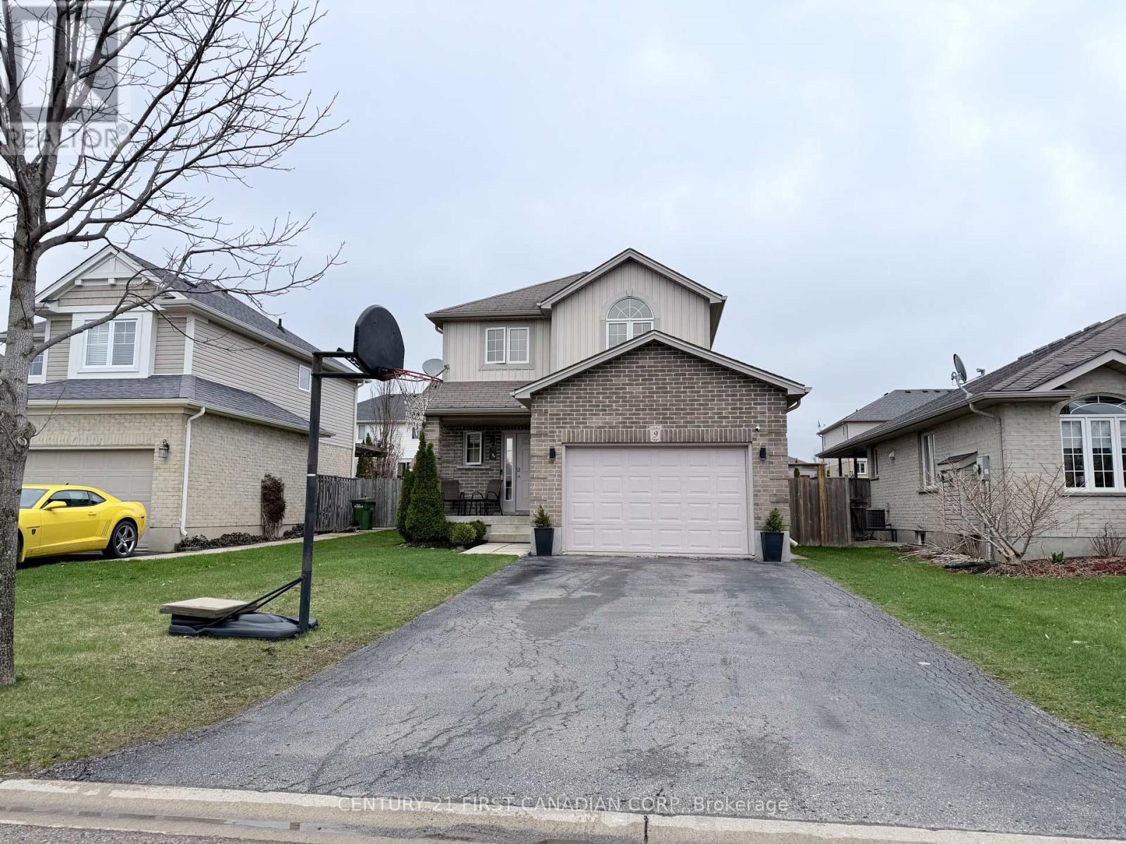 9 BARRETT CRESCENT, St. Thomas, Ontario